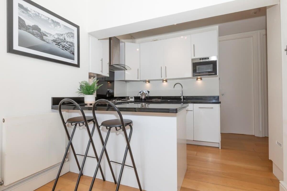 Appartamento Bright & Spacious Floor In Chelsea Londra