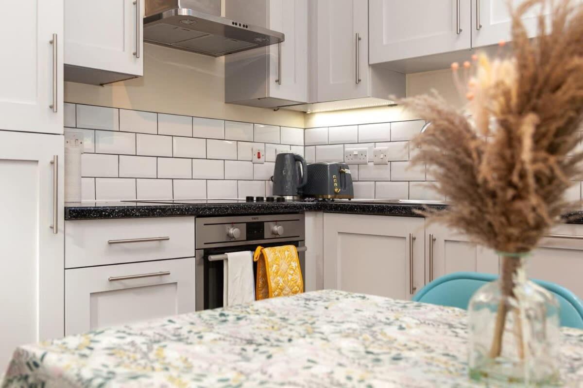 Modern 2 Bed Attic In Brixton Apartment London