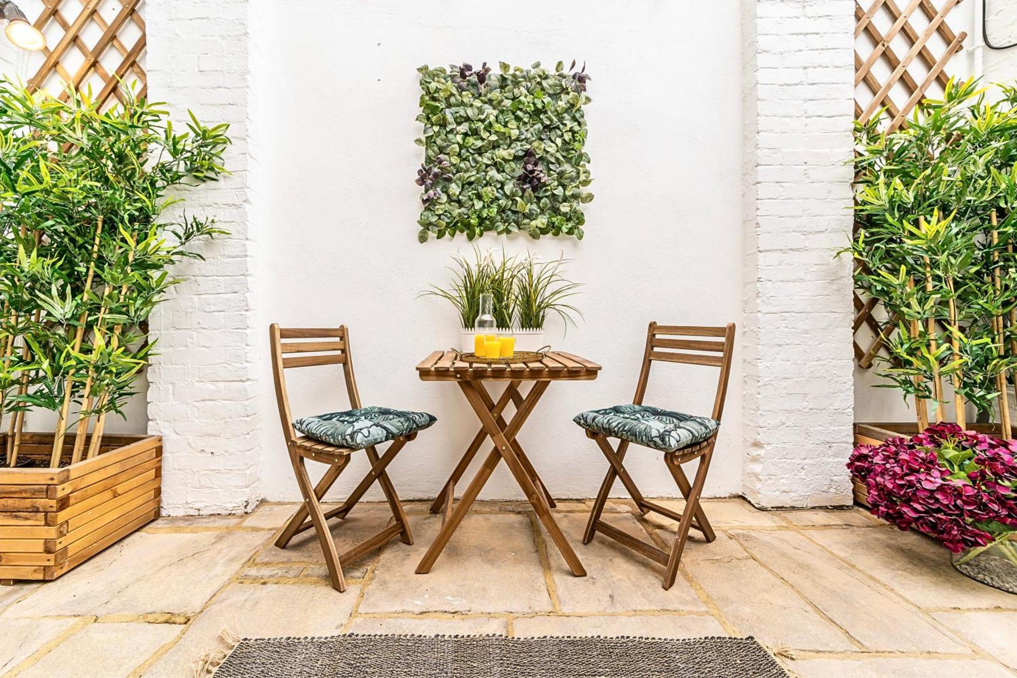 Semesterbostad The Secret Kensington Garden Mews-2 Bedroom Full House-2 Train Lines- Spacious-kings Road- Harrods -chelsea Stadium-private Small Patio London