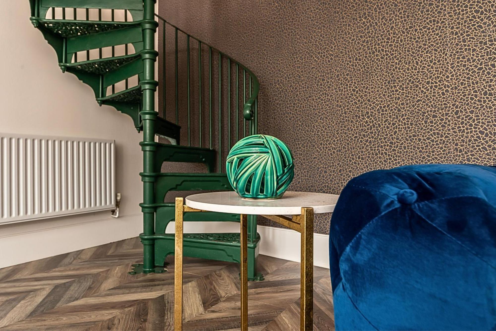 Semesterbostad The Secret Kensington Garden Mews-2 Bedroom Full House-2 Train Lines- Spacious-kings Road- Harrods -chelsea Stadium-private Small Patio