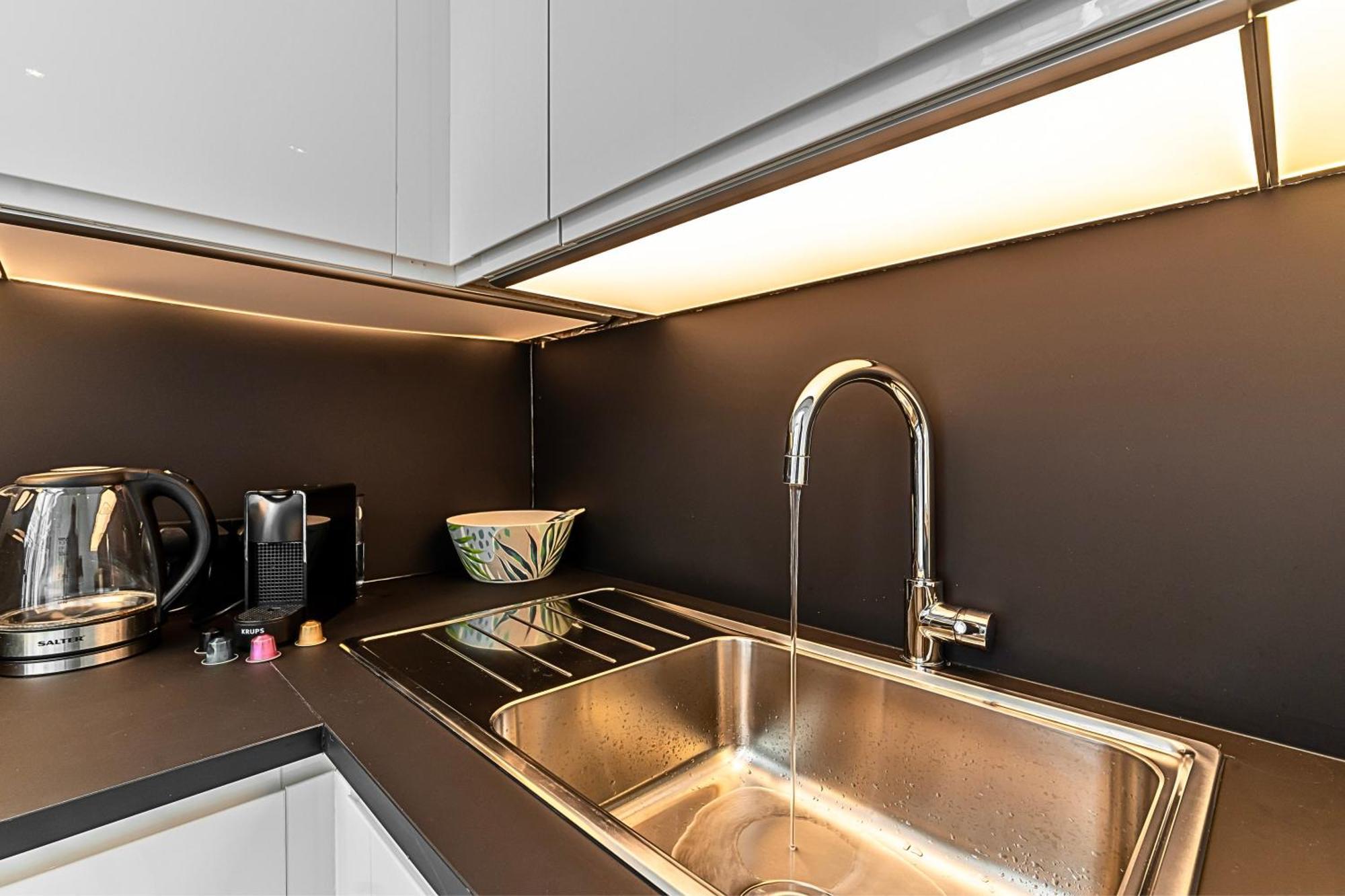 Semesterbostad The Secret Kensington Garden Mews-2 Bedroom Full House-2 Train Lines- Spacious-kings Road- Harrods -chelsea Stadium-private Small Patio *