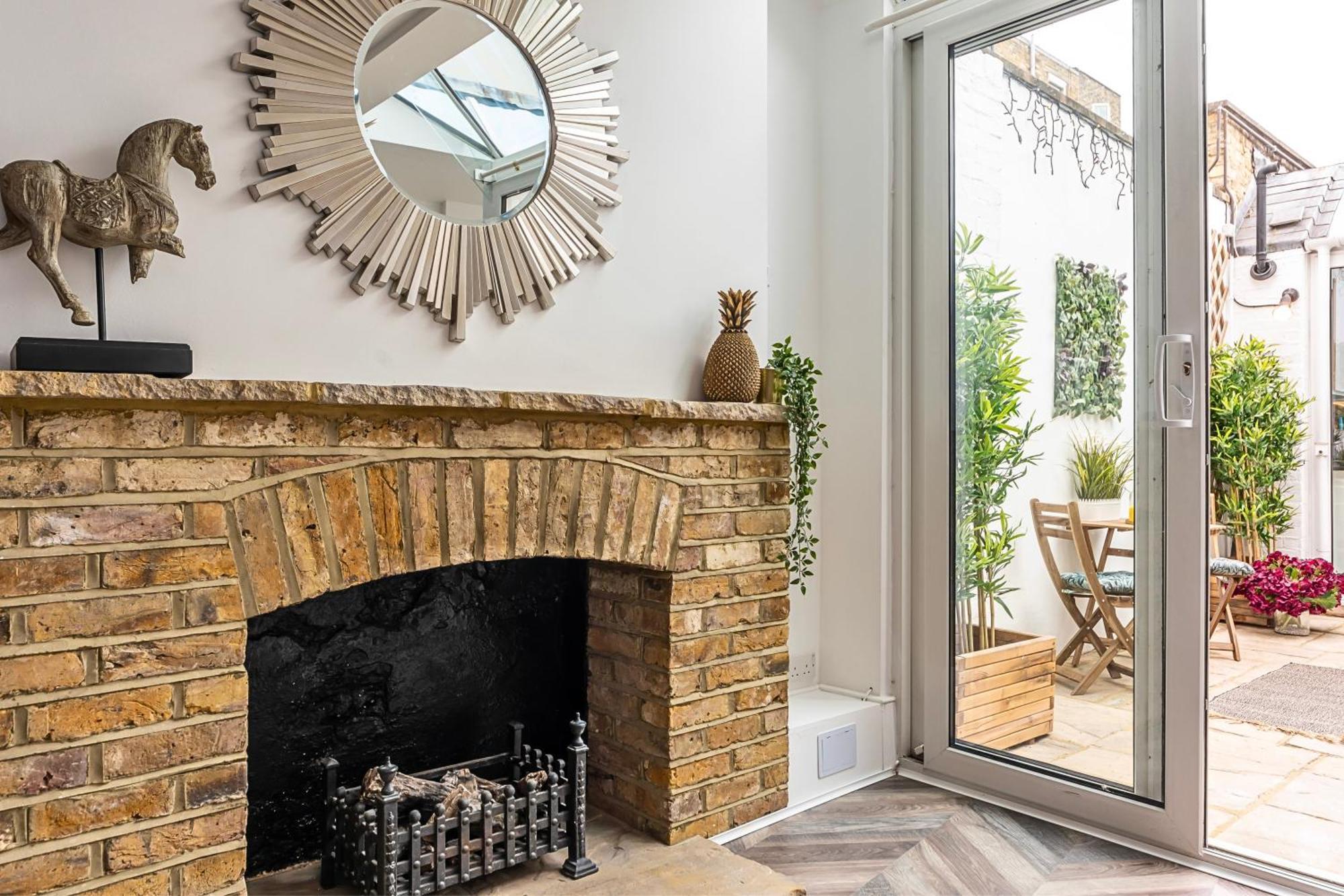 The Secret Kensington Garden Mews-2 Bedroom Full House-2 Train Lines- Spacious-kings Road- Harrods -chelsea Stadium-private Small Patio Semesterbostad *