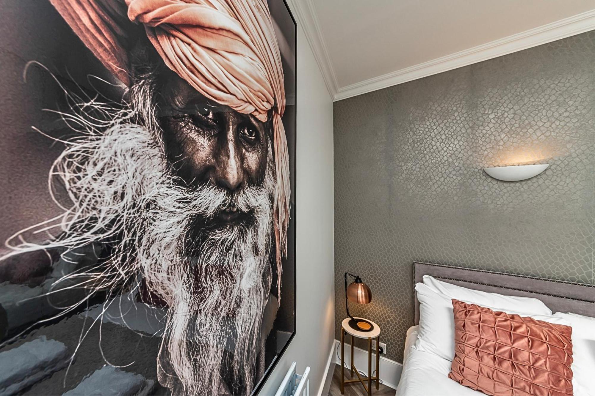 The Secret Kensington Garden Mews-2 Bedroom Full House-2 Train Lines- Spacious-kings Road- Harrods -chelsea Stadium-private Small Patio Semesterbostad