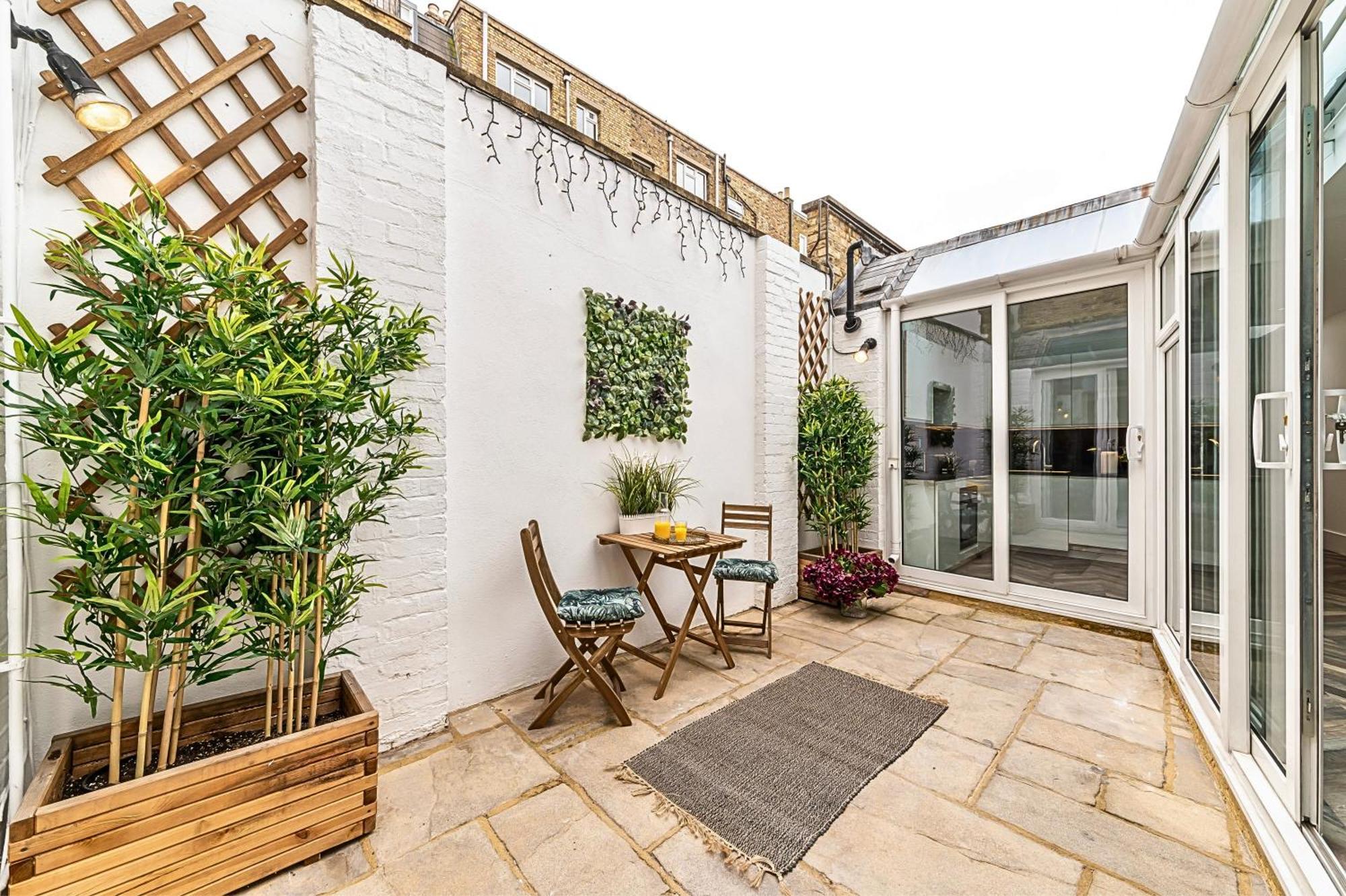 The Secret Kensington Garden Mews-2 Bedroom Full House-2 Train Lines- Spacious-kings Road- Harrods -chelsea Stadium-private Small Patio * London