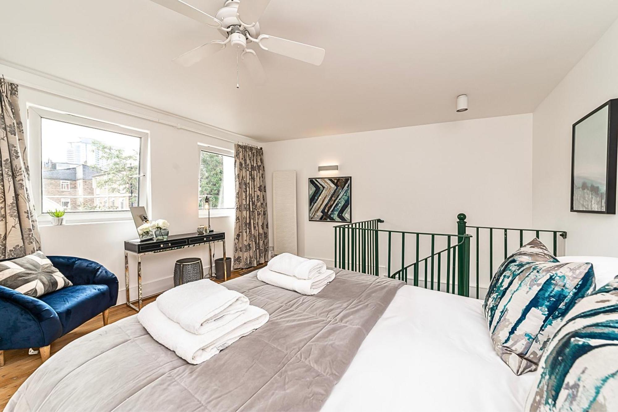 The Secret Kensington Garden Mews-2 Bedroom Full House-2 Train Lines- Spacious-kings Road- Harrods -chelsea Stadium-private Small Patio Semesterbostad *