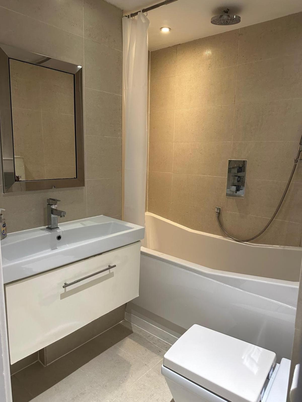 Marble Arch Property Homestay *