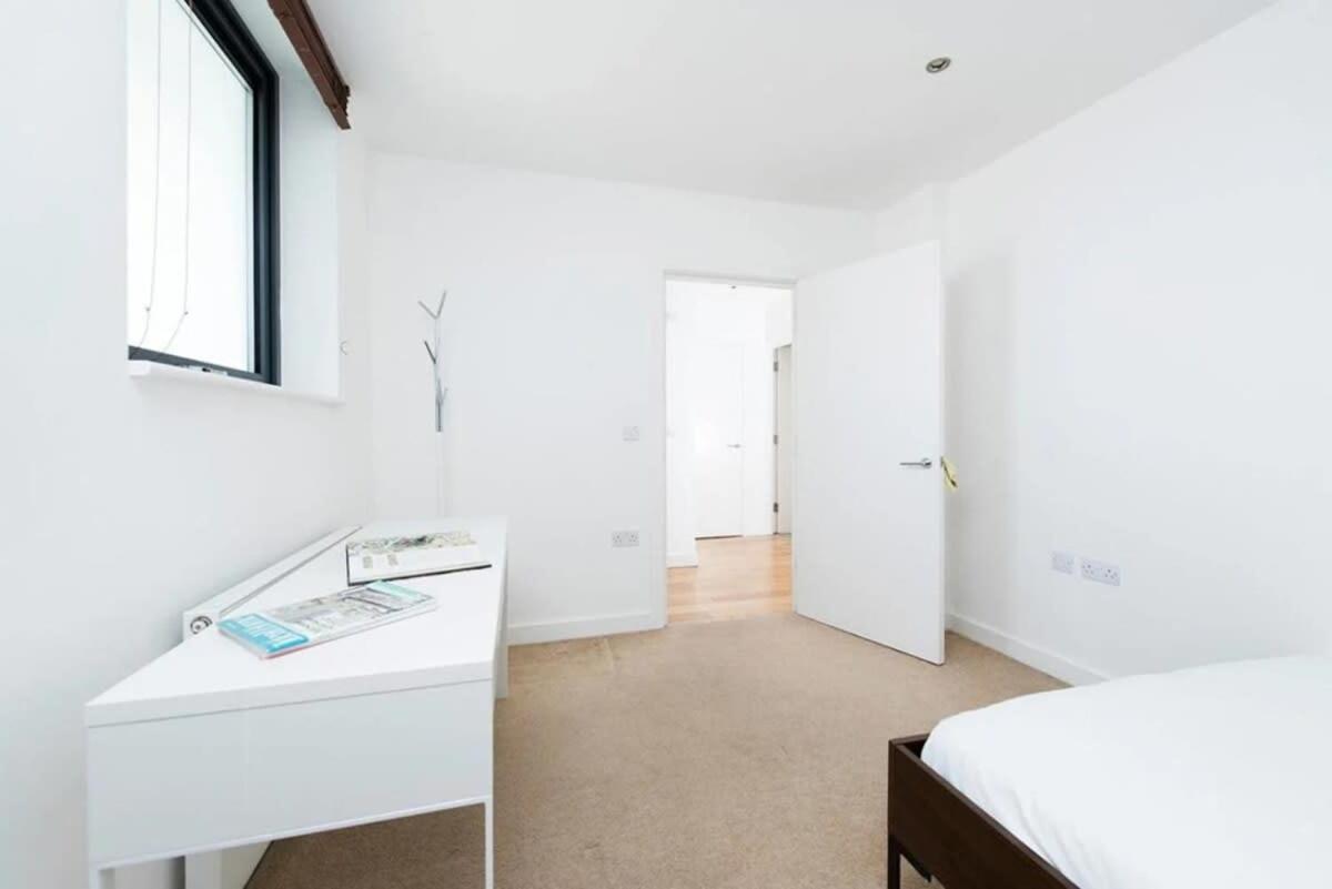 Modern 2 Bed W Balcony In Appartement