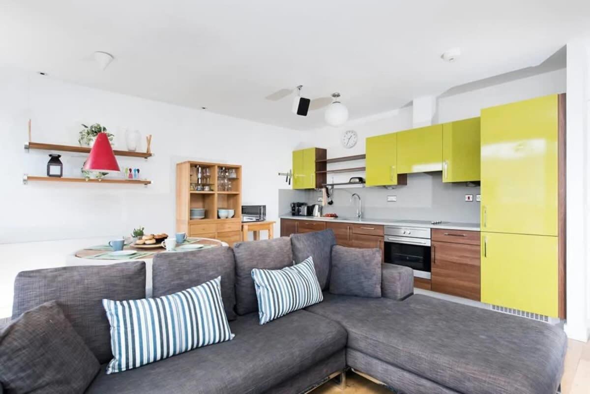 Modern 2 Bed W Balcony In * Londen