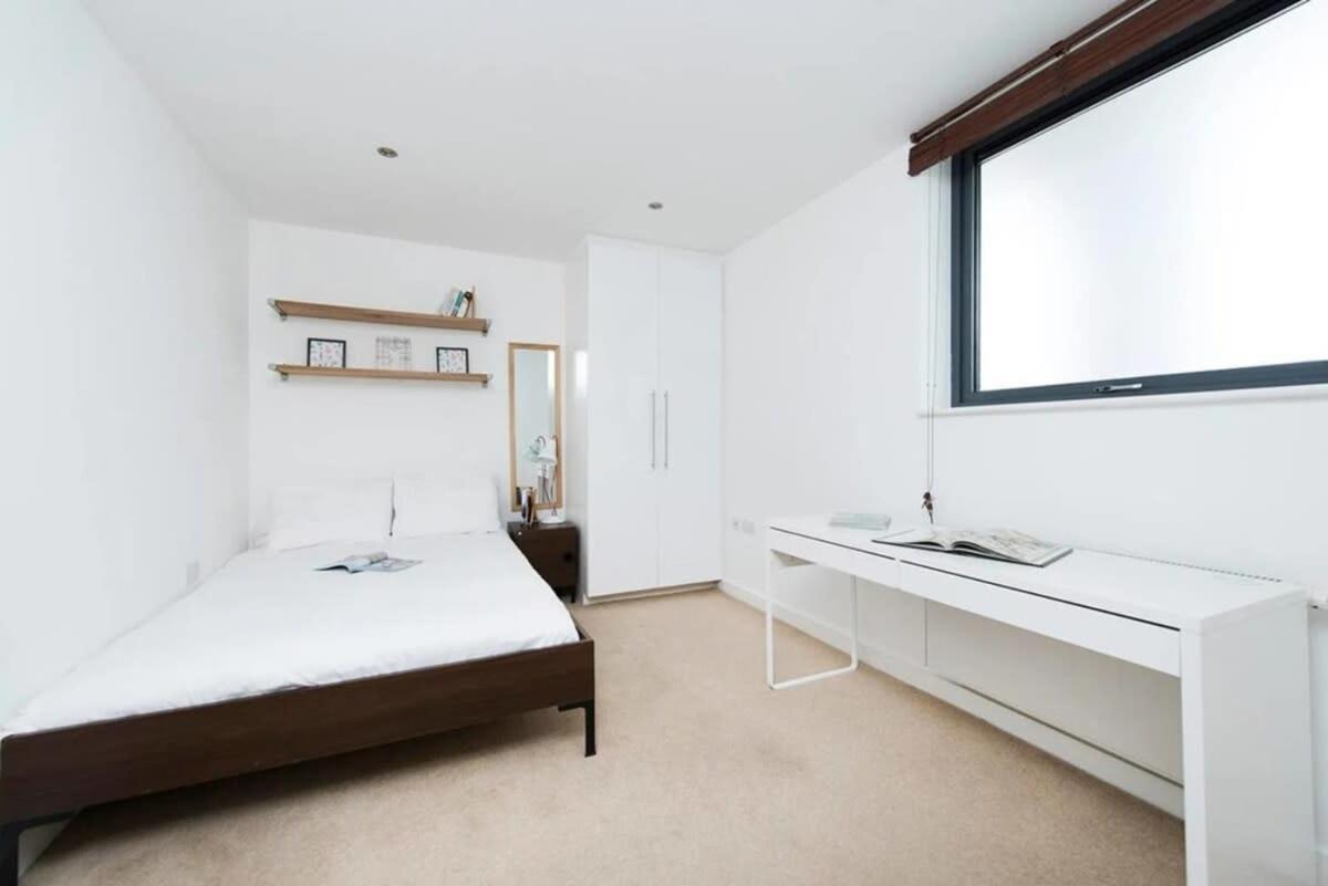 Modern 2 Bed W Balcony In Londen