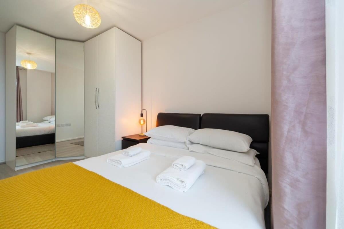 Modern 1 Bedroom Canning Town Lejlighed London