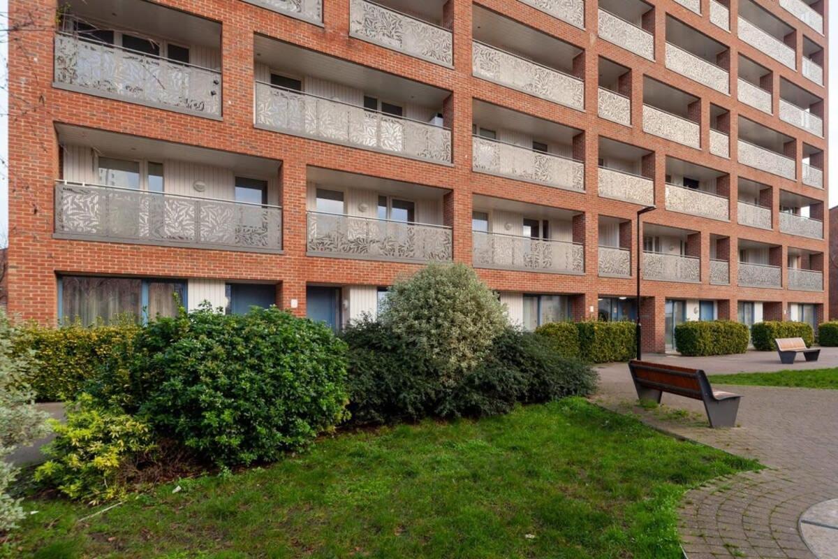 Modern 1 Bedroom Canning Town Lejlighed *