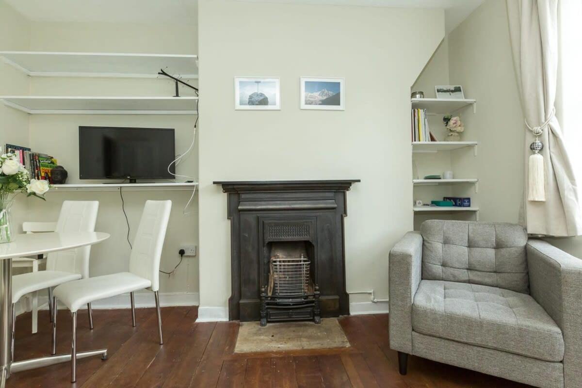 Convenient 2 Bedroom In Waterloo Lägenhet London