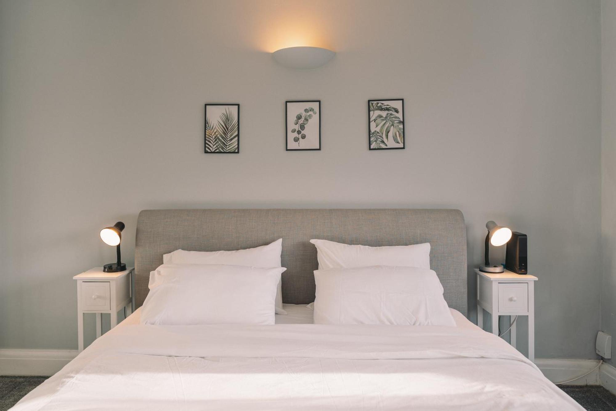 Modern Flat By The Underground. * London