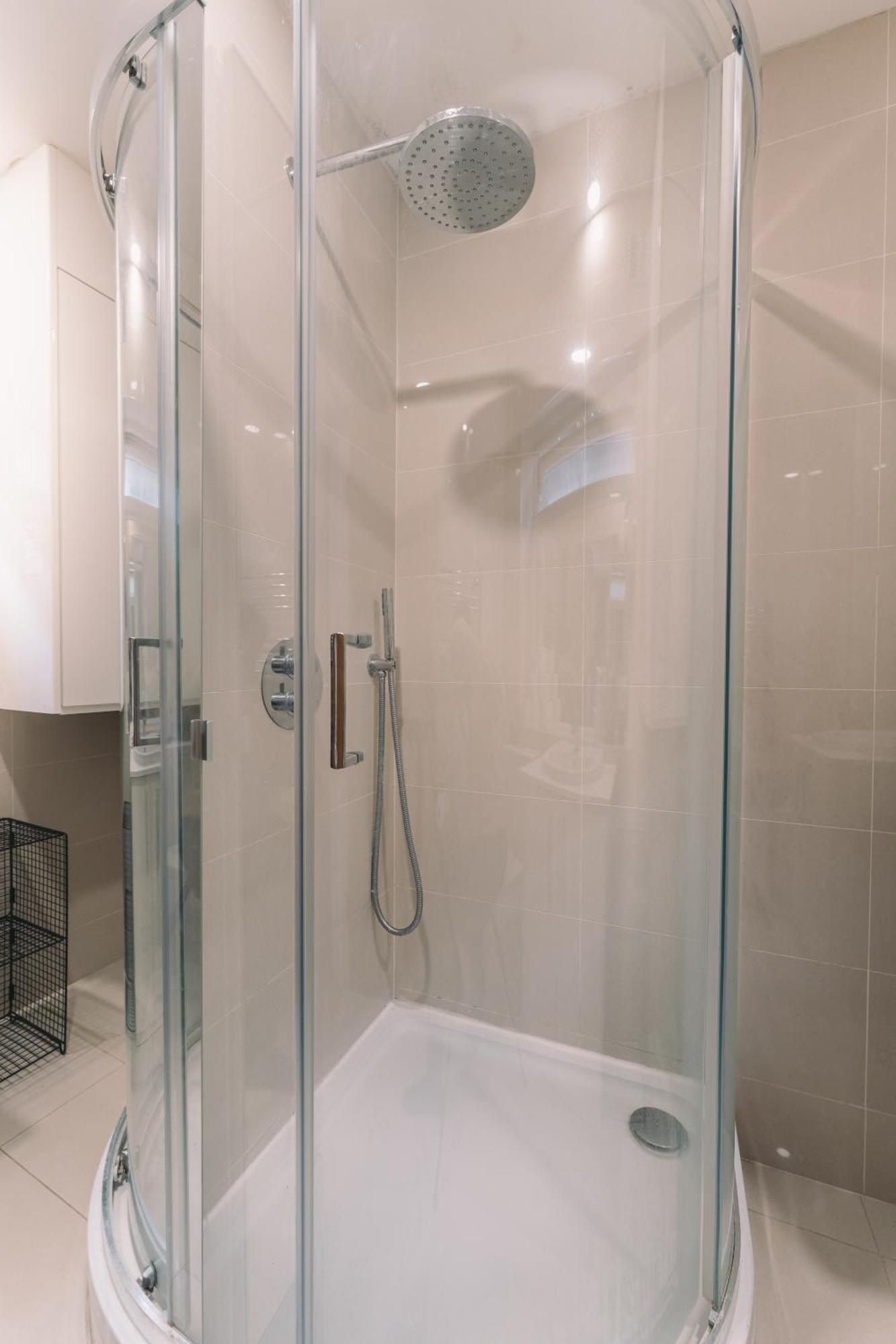 Modern Flat By The Underground. Lejlighed *