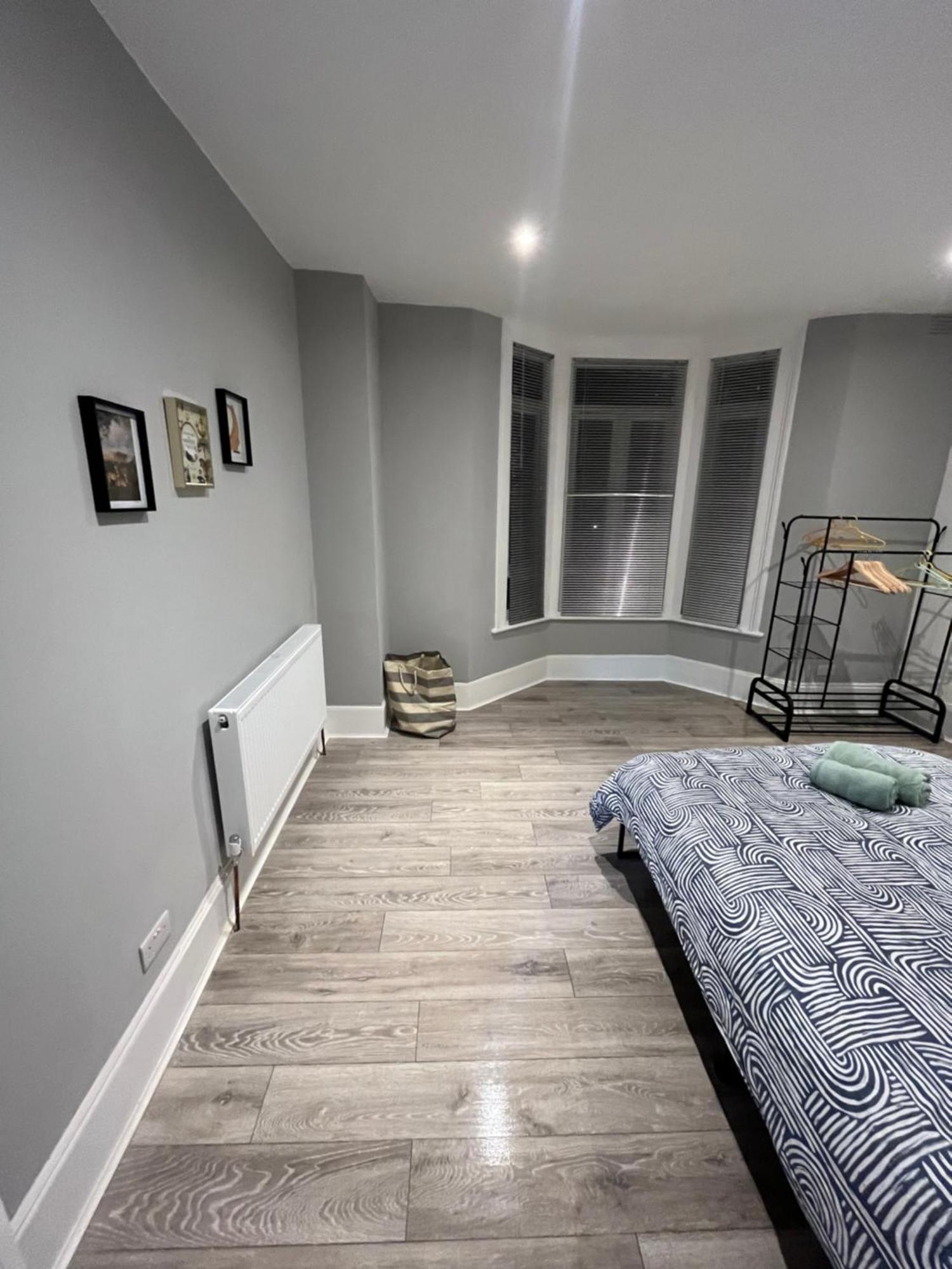 Lägenhet Super 2 Bed Flat London
