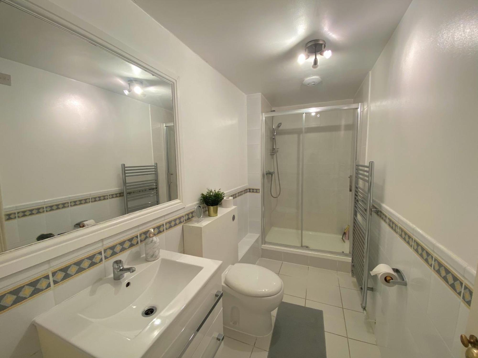 Cozy Double Next To Putney Bridge And High Street * London