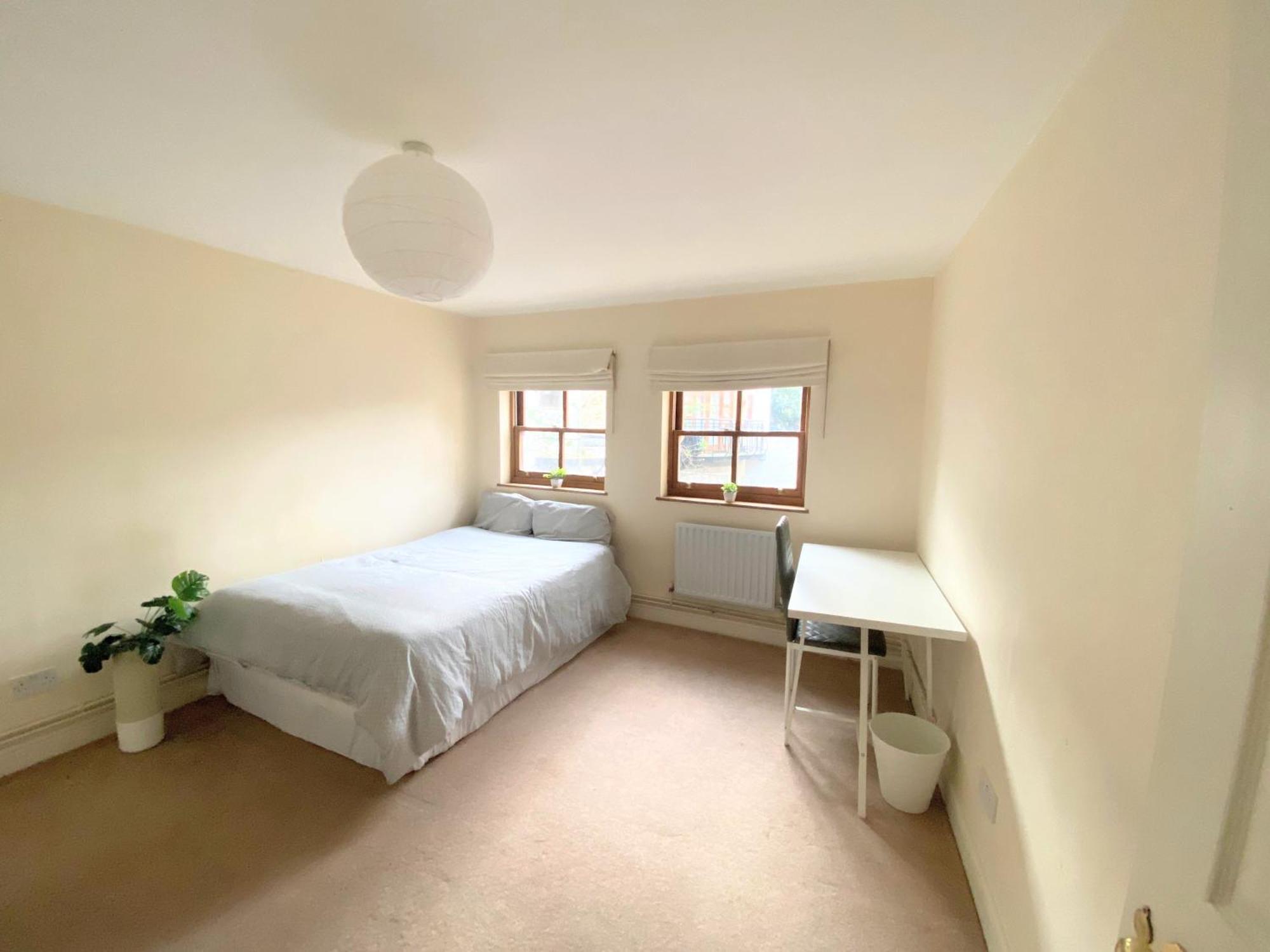 Cozy Double Next To Putney Bridge And High Street * Londen