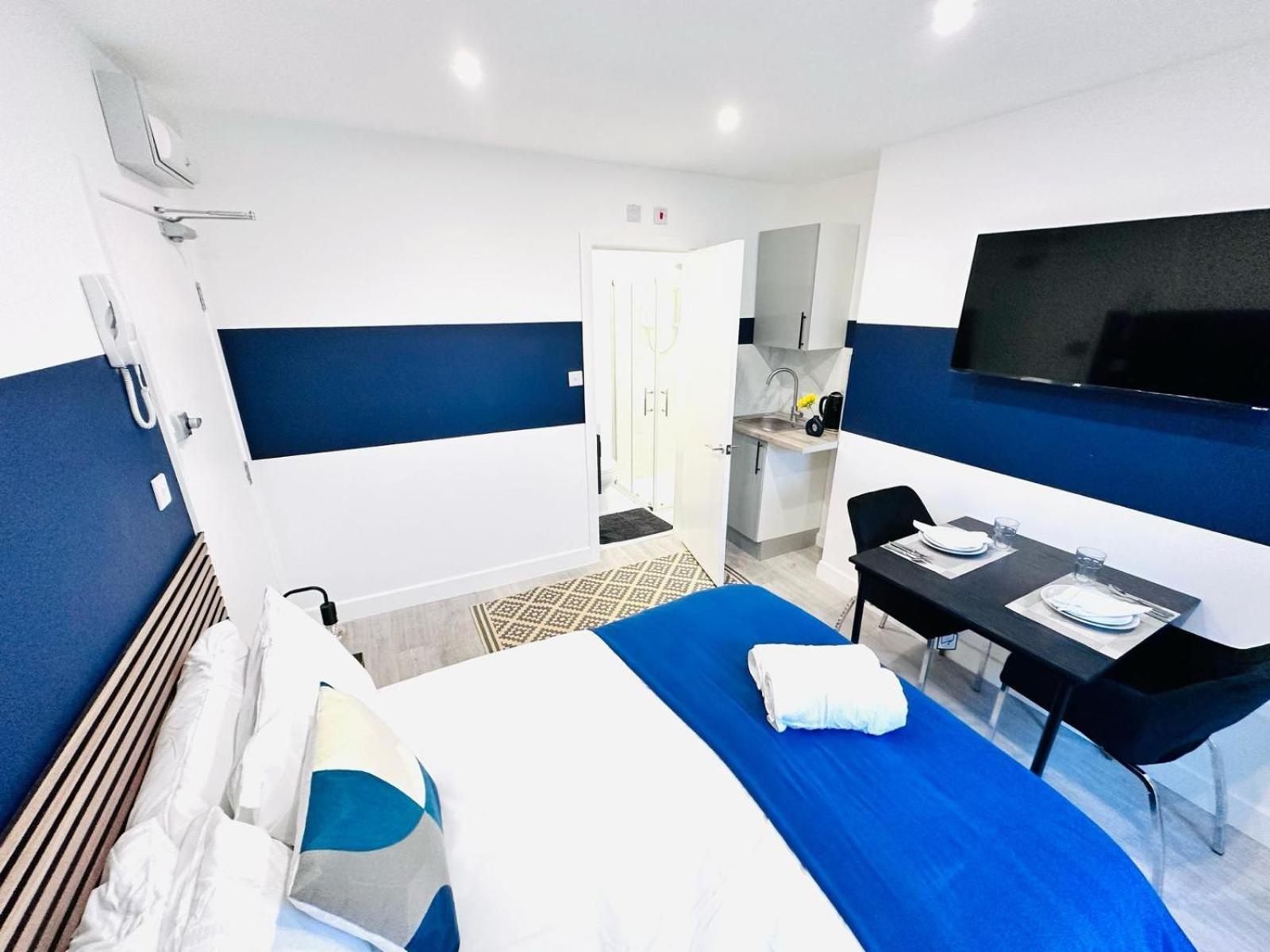 58 Blue House Center Studio, Spot Gjestgiverier London