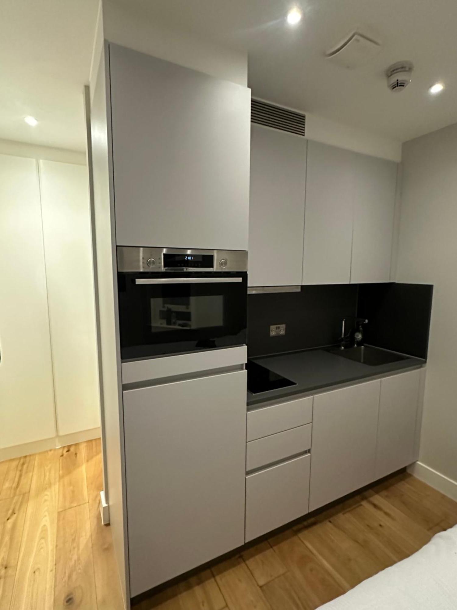 Modern In Kensington Apartment