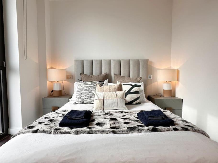 Luxurious And Spacious Near Us Embassy * Londra