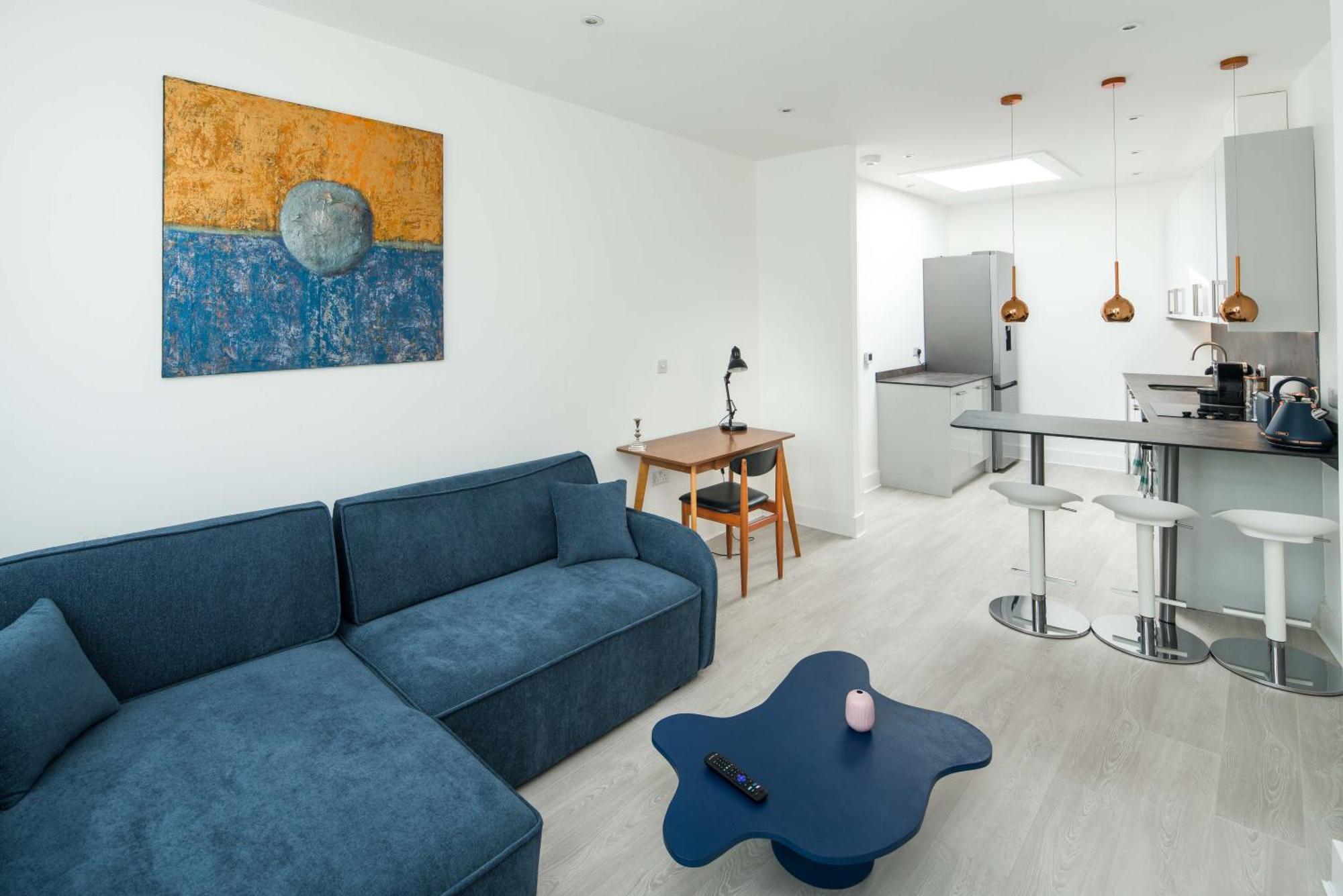 1 Bedroom Flat In Barons Court * London
