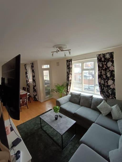 Lägenhet Spacious 3 Bed Flat Opp Springfield Park, Hackney. *