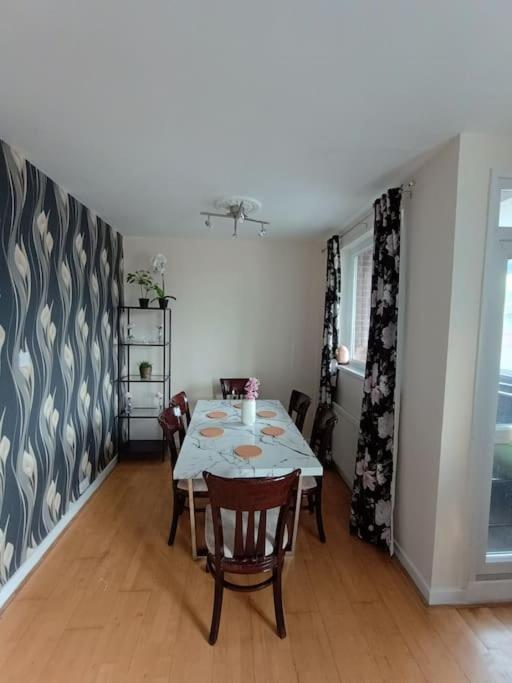 Lägenhet Spacious 3 Bed Flat Opp Springfield Park, Hackney. *