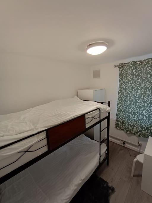 Apartment Spacious 3 Bed Flat Opp Springfield Park, Hackney. London