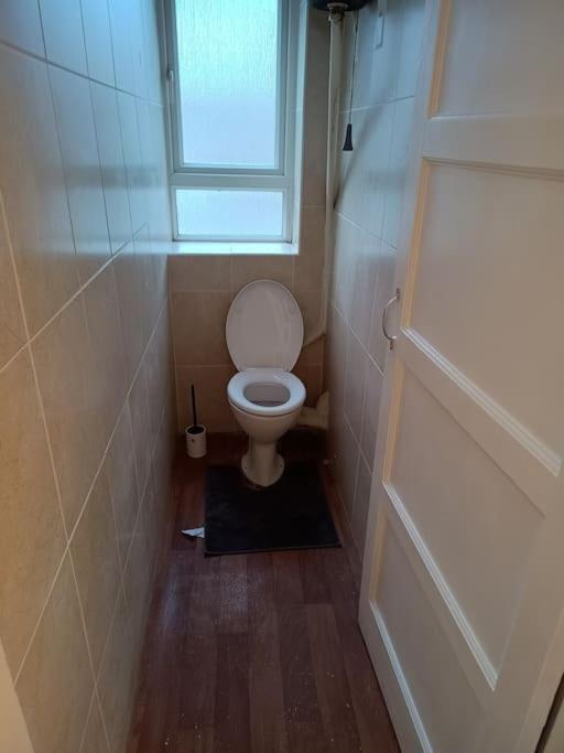Spacious 3 Bed Flat Opp Springfield Park, Hackney. Lägenhet