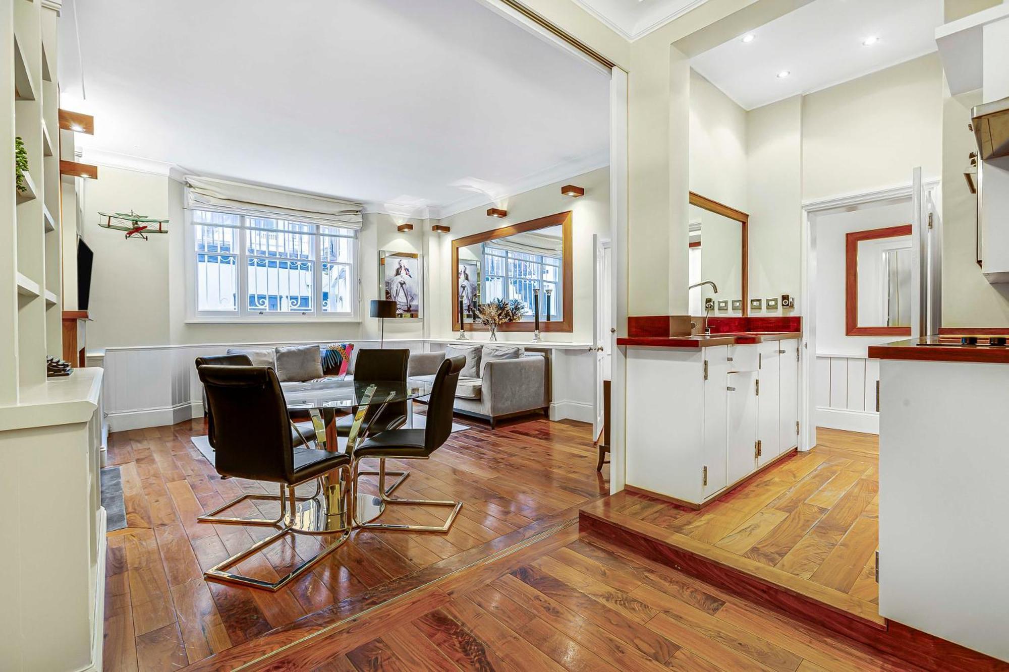 Ivy Queen's Gate 2 Pro-managed Londen