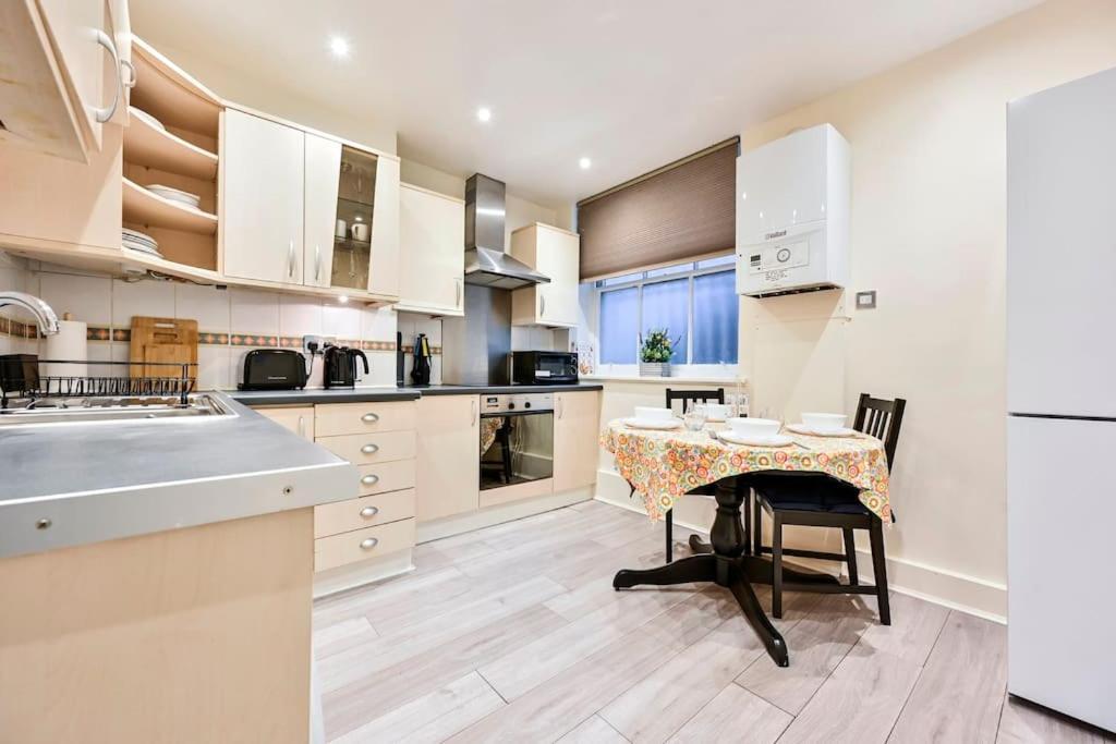 Charming In The Heart Of Paddington Lejlighed London