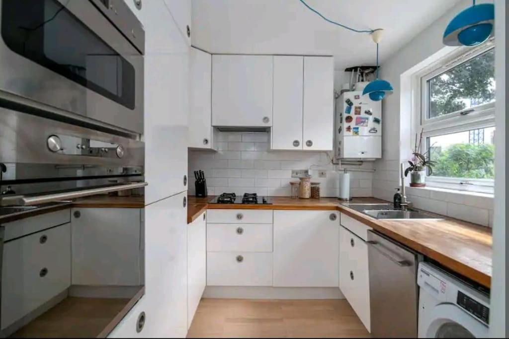 2 Bedroom Canal View, Near Kings Cross & Camden Holiday home