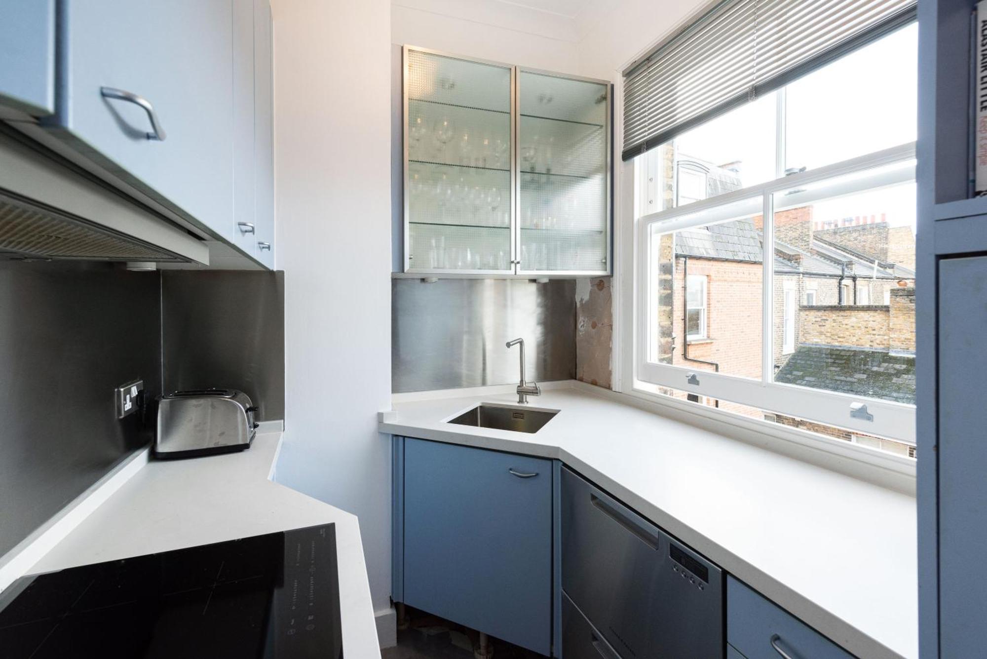 Ivy Parson's Pro-managed Apartment London
