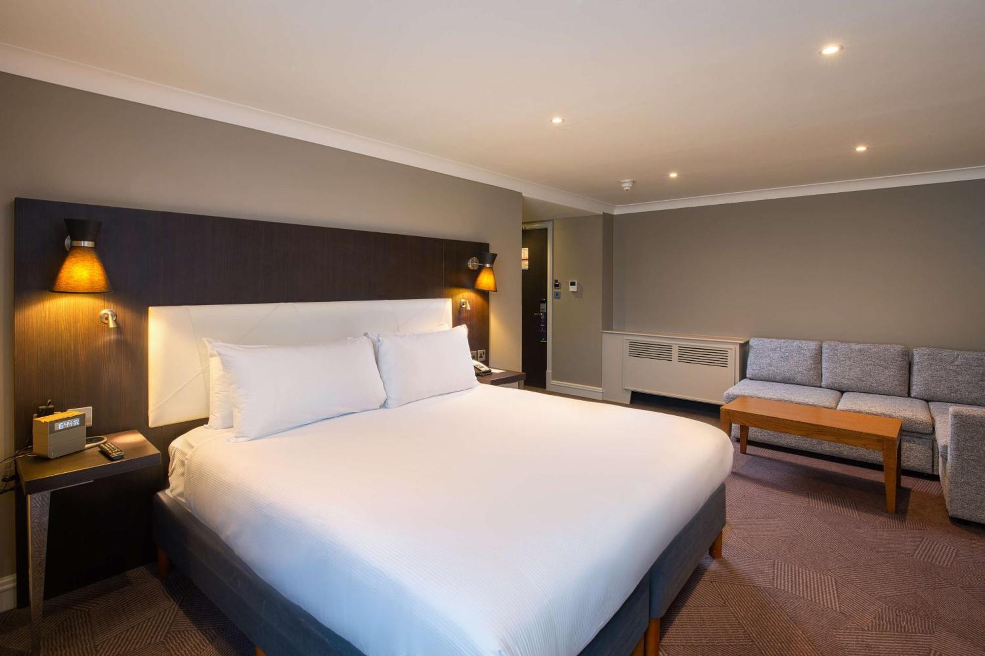 Doubletree By Hilton Ealing Hotel