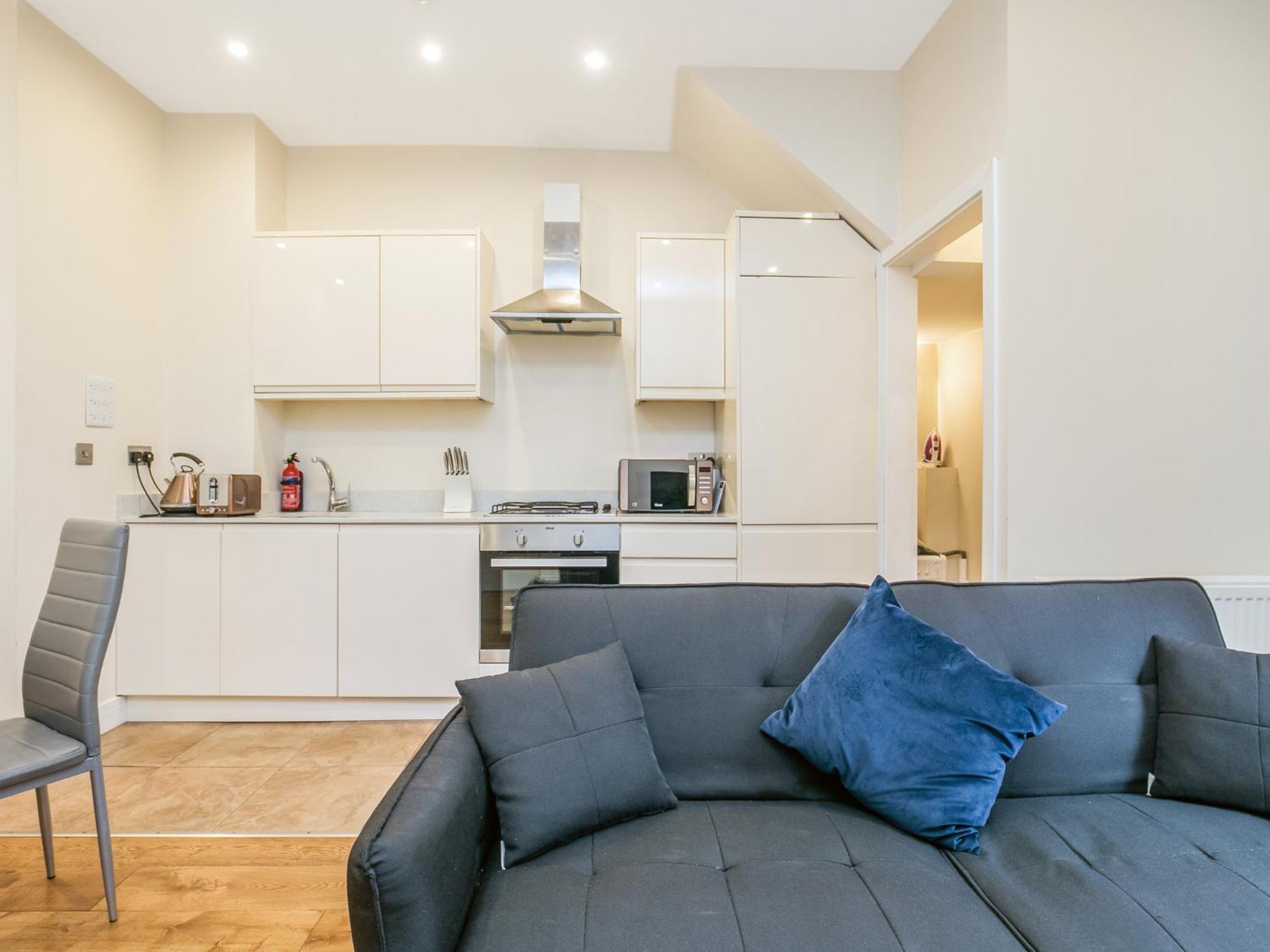 Apartment Ealing Queen Of The Suburbs One Bedroom Pass The Keys