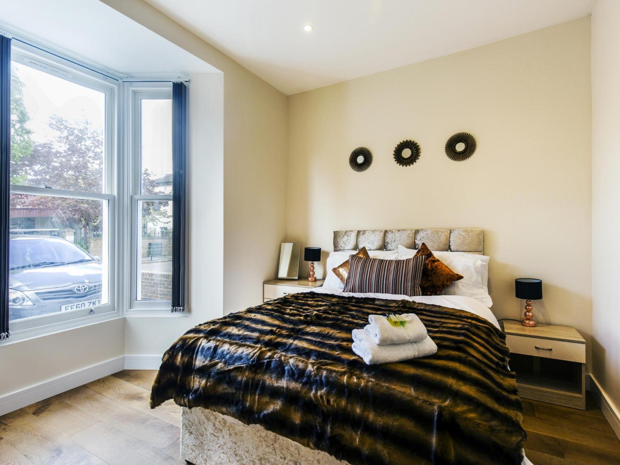 Ealing Queen Of The Suburbs One Bedroom Pass The Keys *