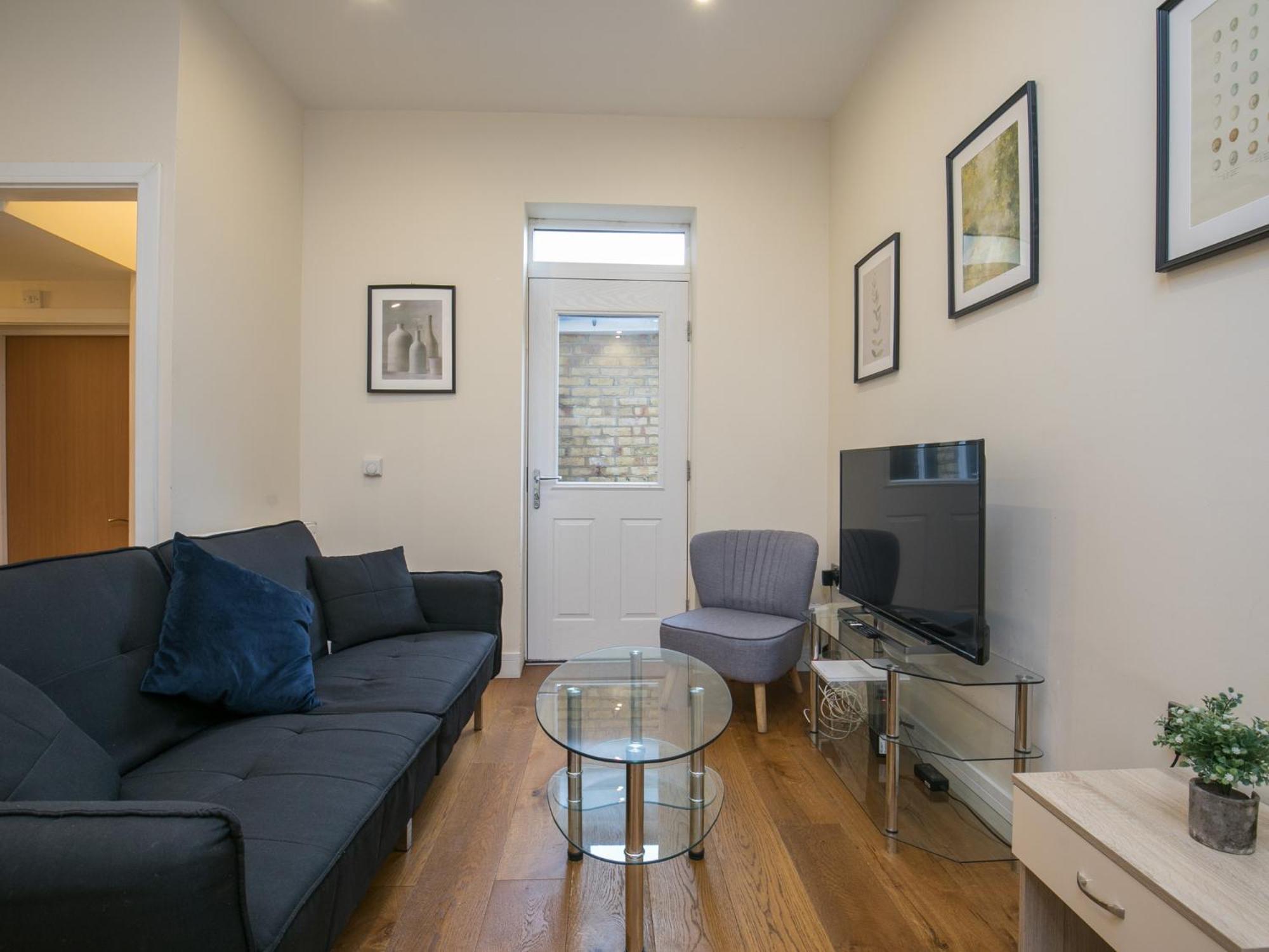 Ealing Queen Of The Suburbs One Bedroom Pass The Keys
