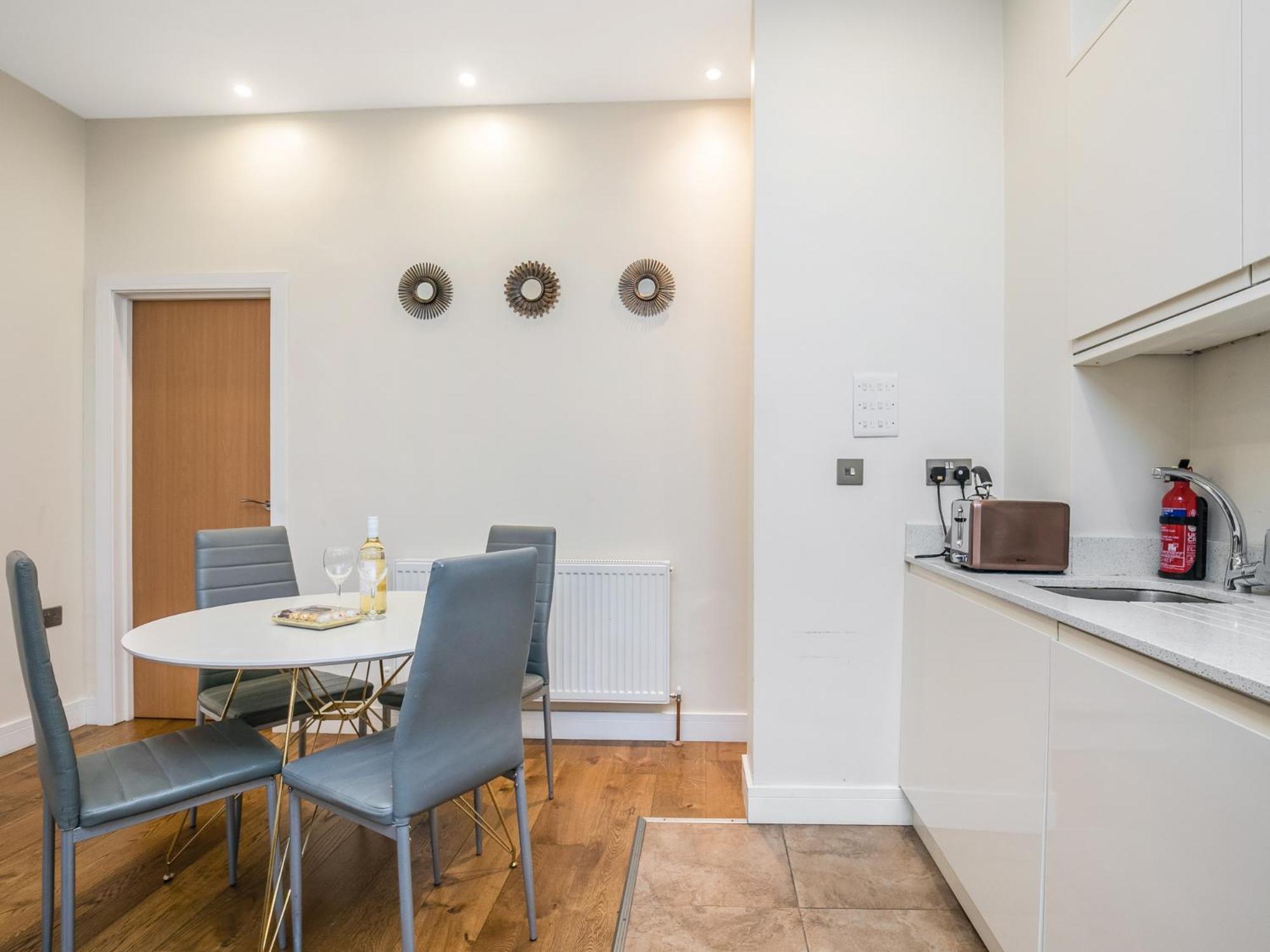 Ealing Queen Of The Suburbs One Bedroom Pass The Keys