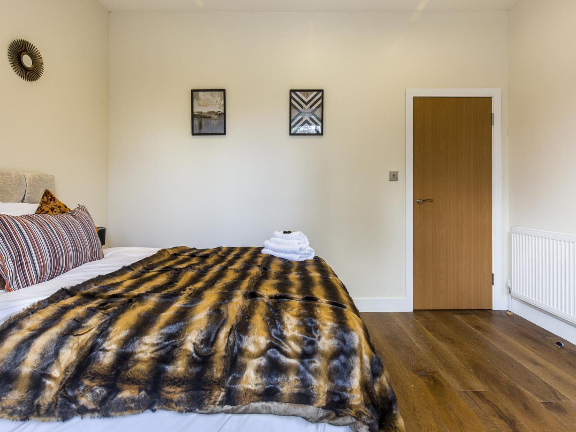 Apartment Ealing Queen Of The Suburbs One Bedroom Pass The Keys