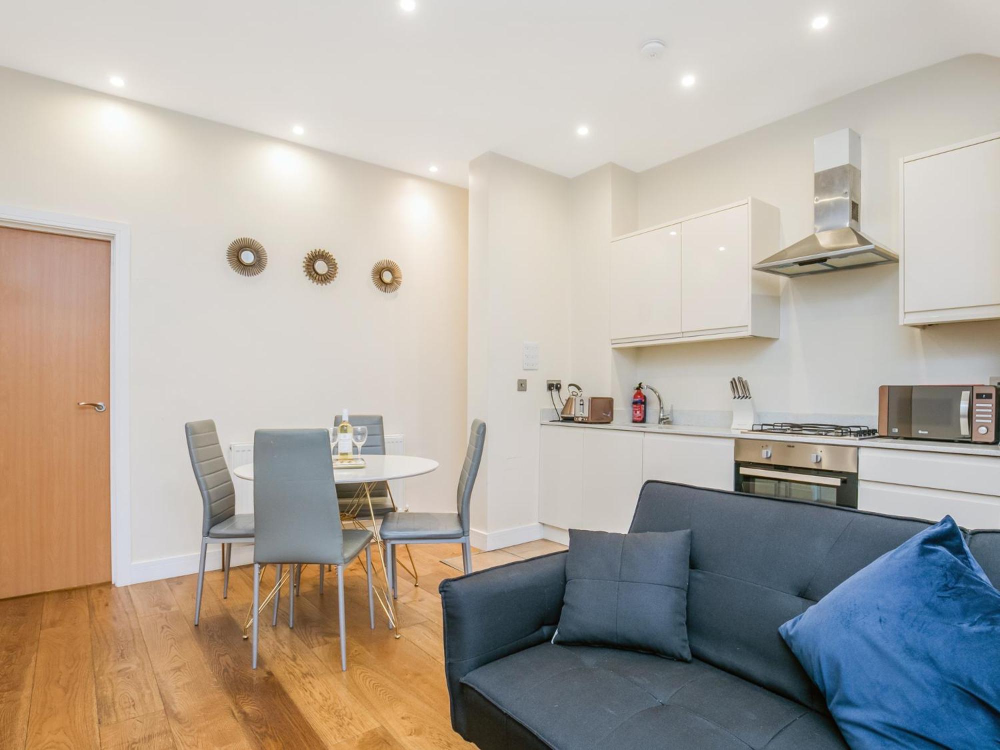Apartment Ealing Queen Of The Suburbs One Bedroom Pass The Keys *