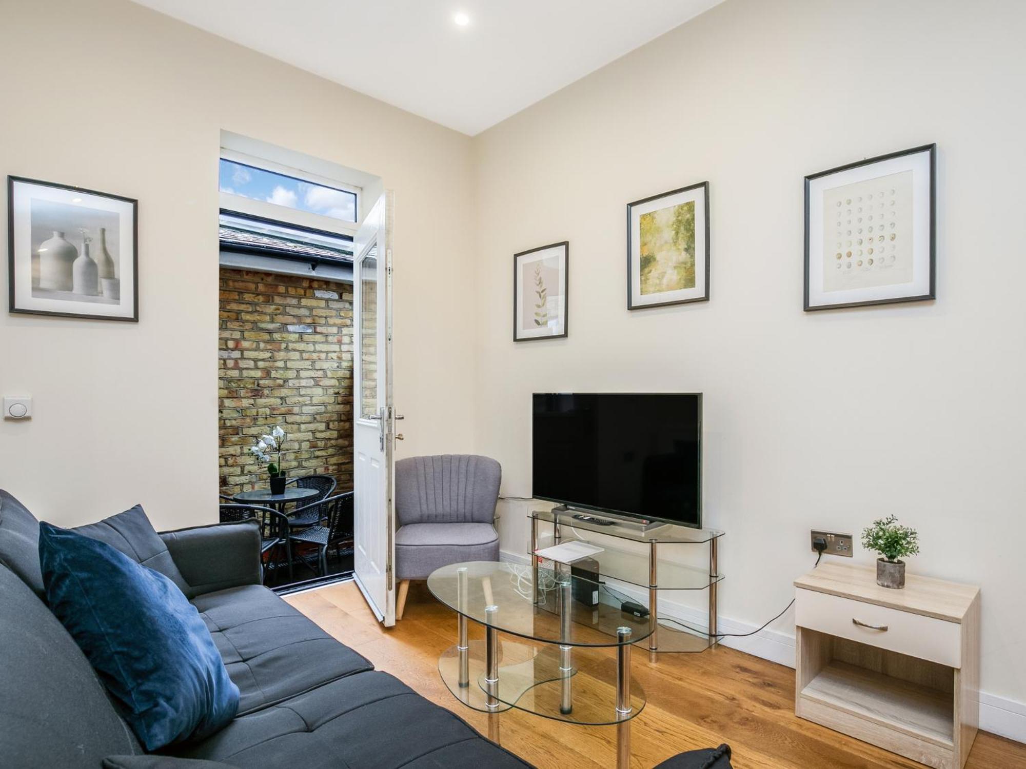 Ealing Queen Of The Suburbs One Bedroom Pass The Keys *