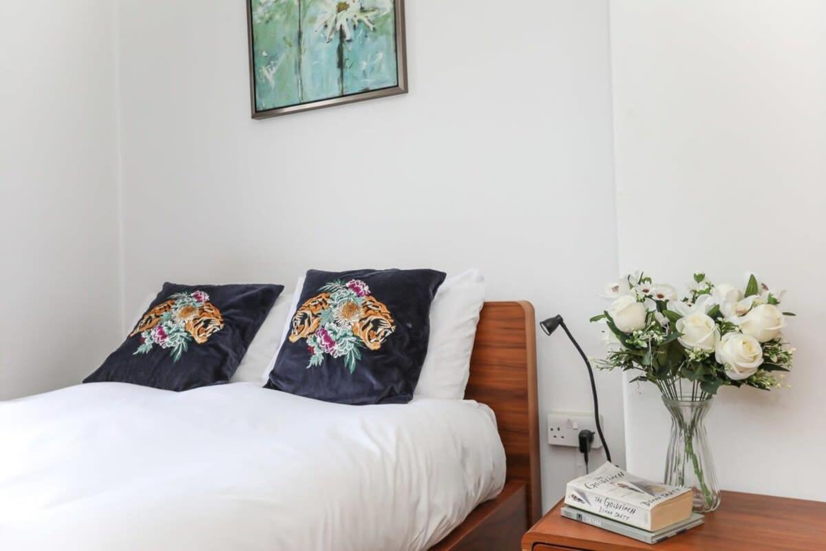 2 Bedroom In Waterloo Central Lejlighed London