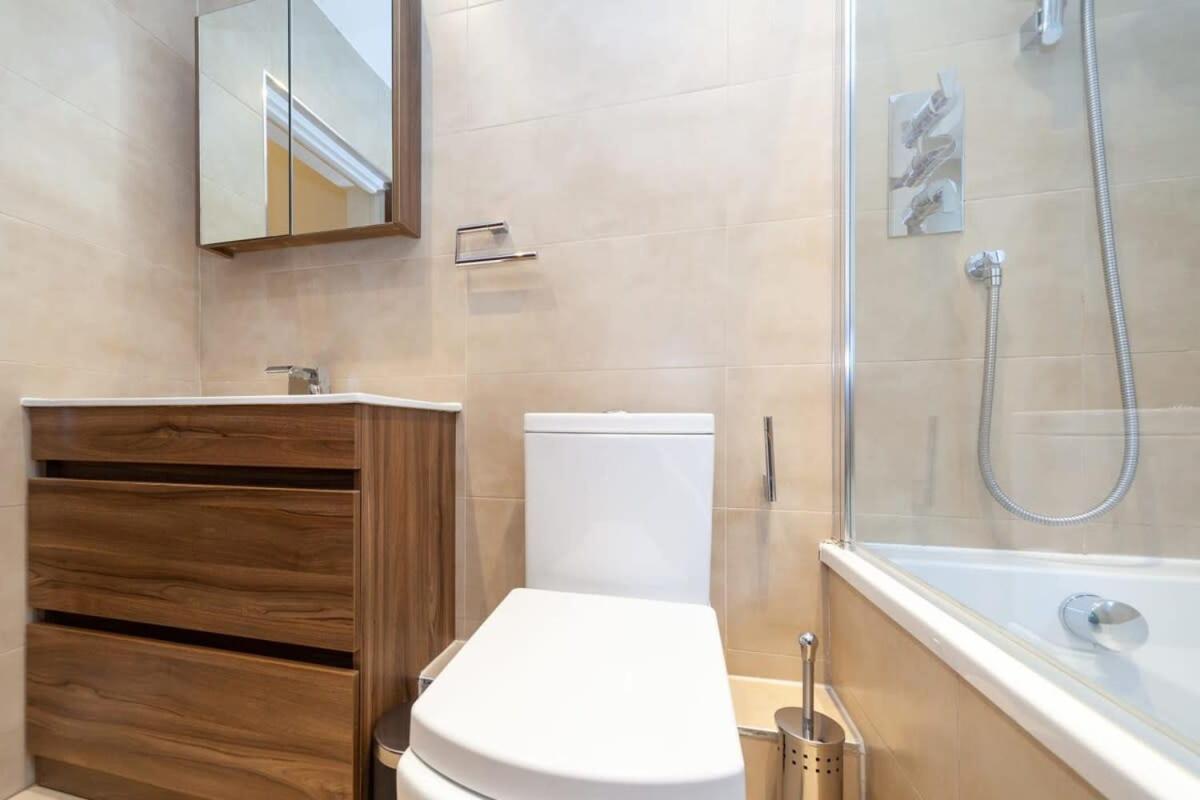 Leilighet Spacious 2 Bedroom Maisonette In Stratford London