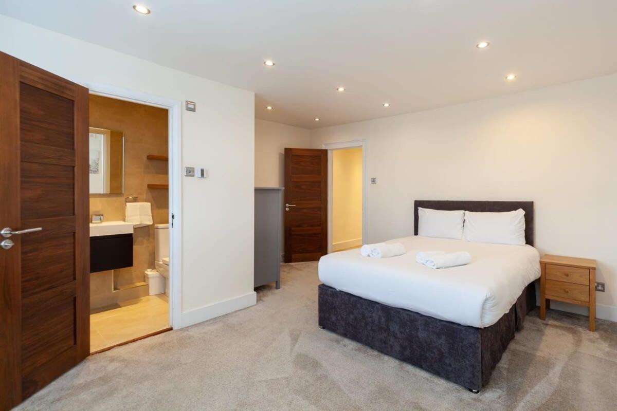 Spacious 2 Bedroom Maisonette In Stratford * London