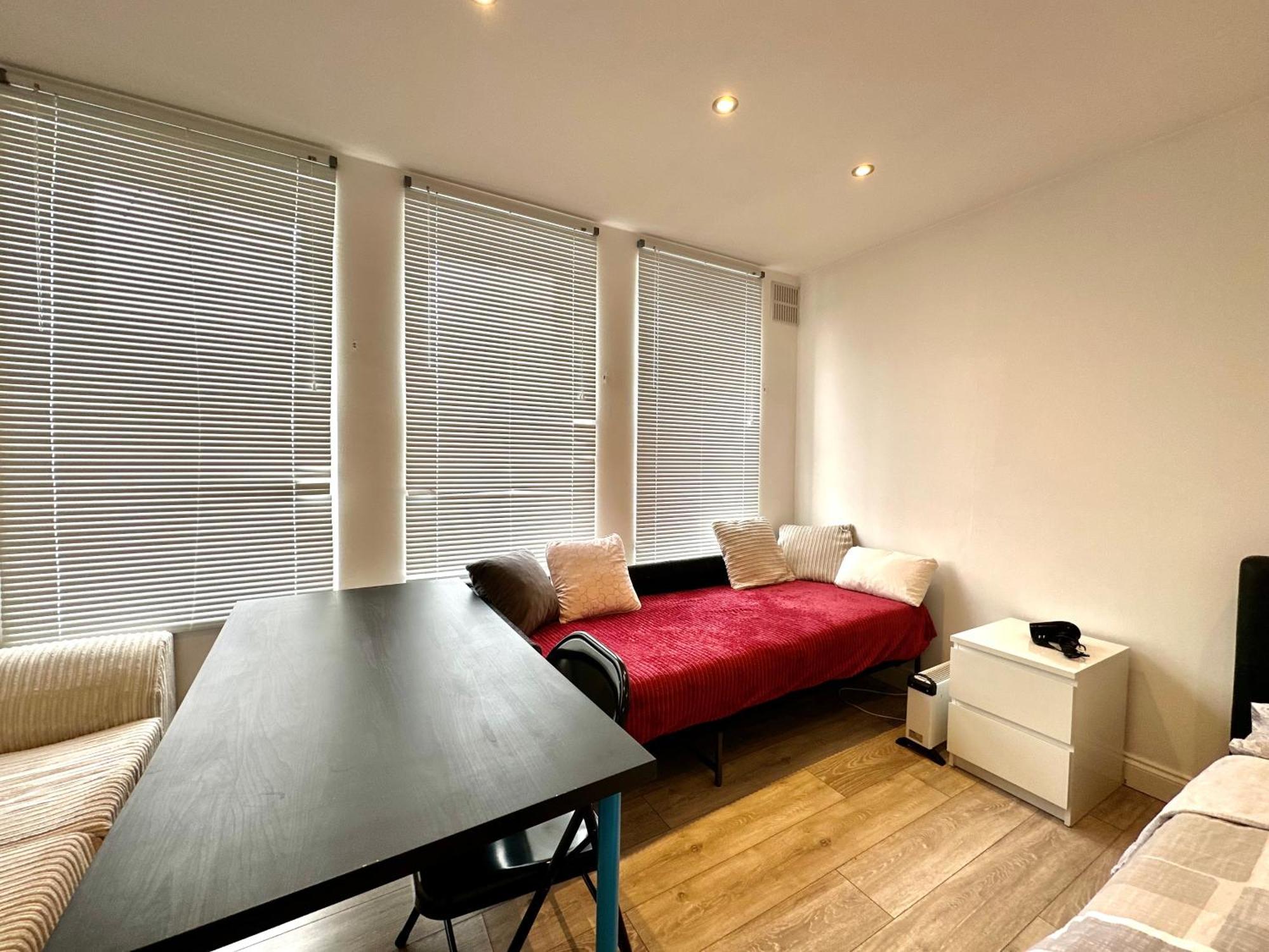 2 Minutes From Oxford Street Private D Londen
