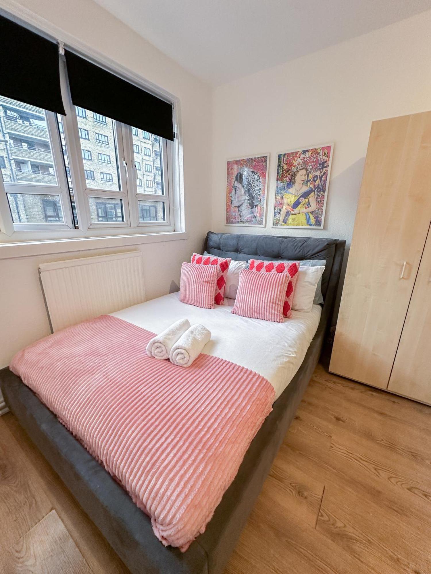 Vibrant 3 Bedrooms Flat With Private Balcony Near Finsbury Park, Wood Green * Londra