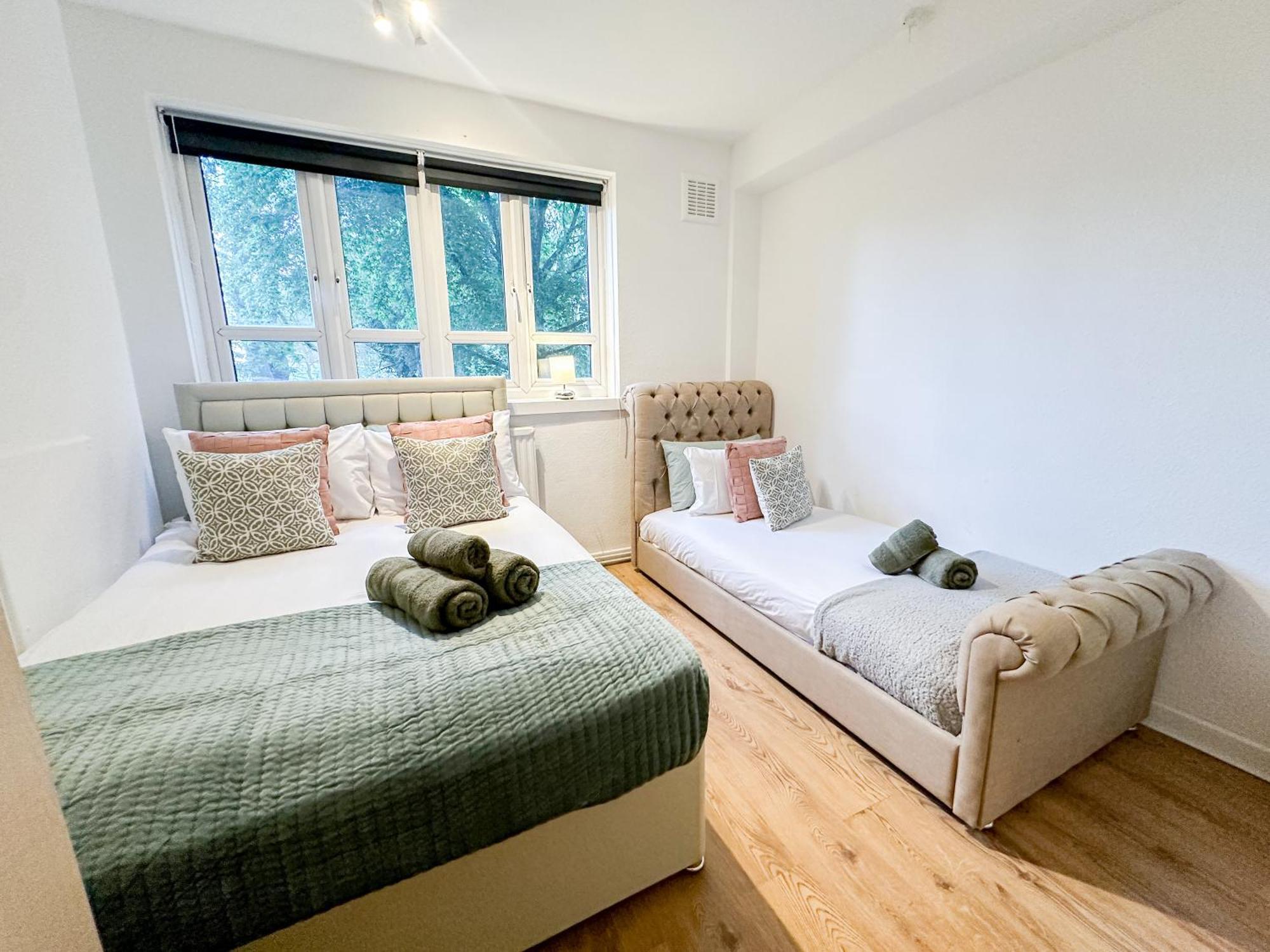 Vibrant 3 Bedrooms Flat With Private Balcony Near Finsbury Park, Wood Green Londra