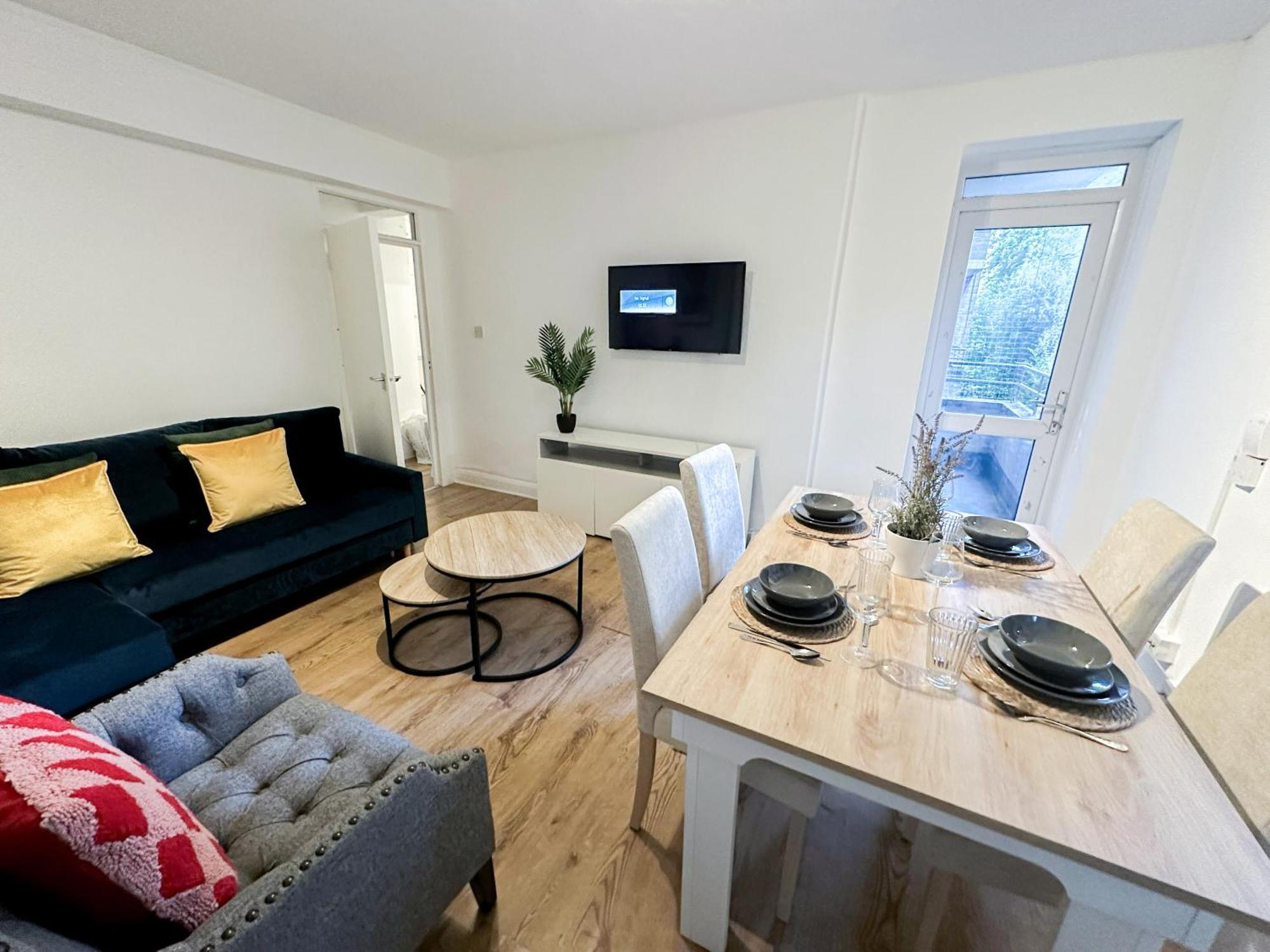 Vibrant 3 Bedrooms Flat With Private Balcony Near Finsbury Park, Wood Green Appartamento Londra