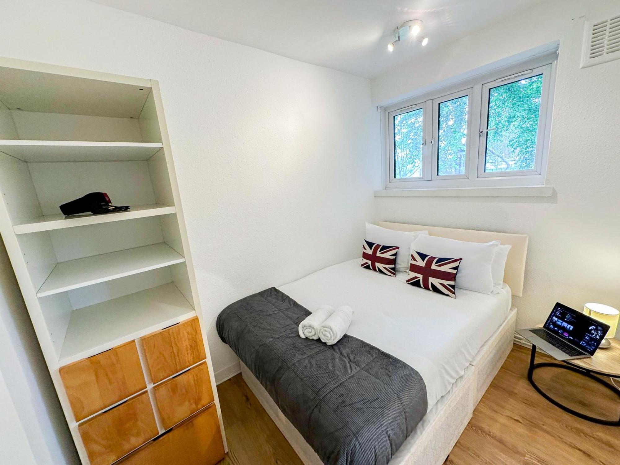 Vibrant 3 Bedrooms Flat With Private Balcony Near Finsbury Park, Wood Green Londra