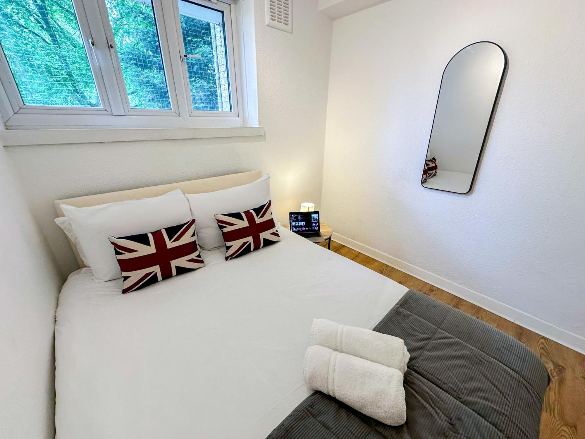 Vibrant 3 Bedrooms Flat With Private Balcony Near Finsbury Park, Wood Green Appartamento *